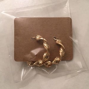 18k gold plated 40 microns hoops never worn